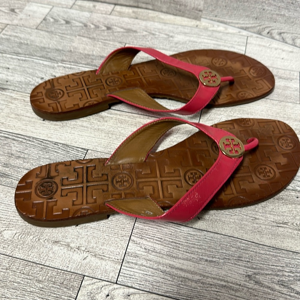 Tory Burch Thora Genuine Patent Leather Logo Embossed Flat Sandals Flip flops 8